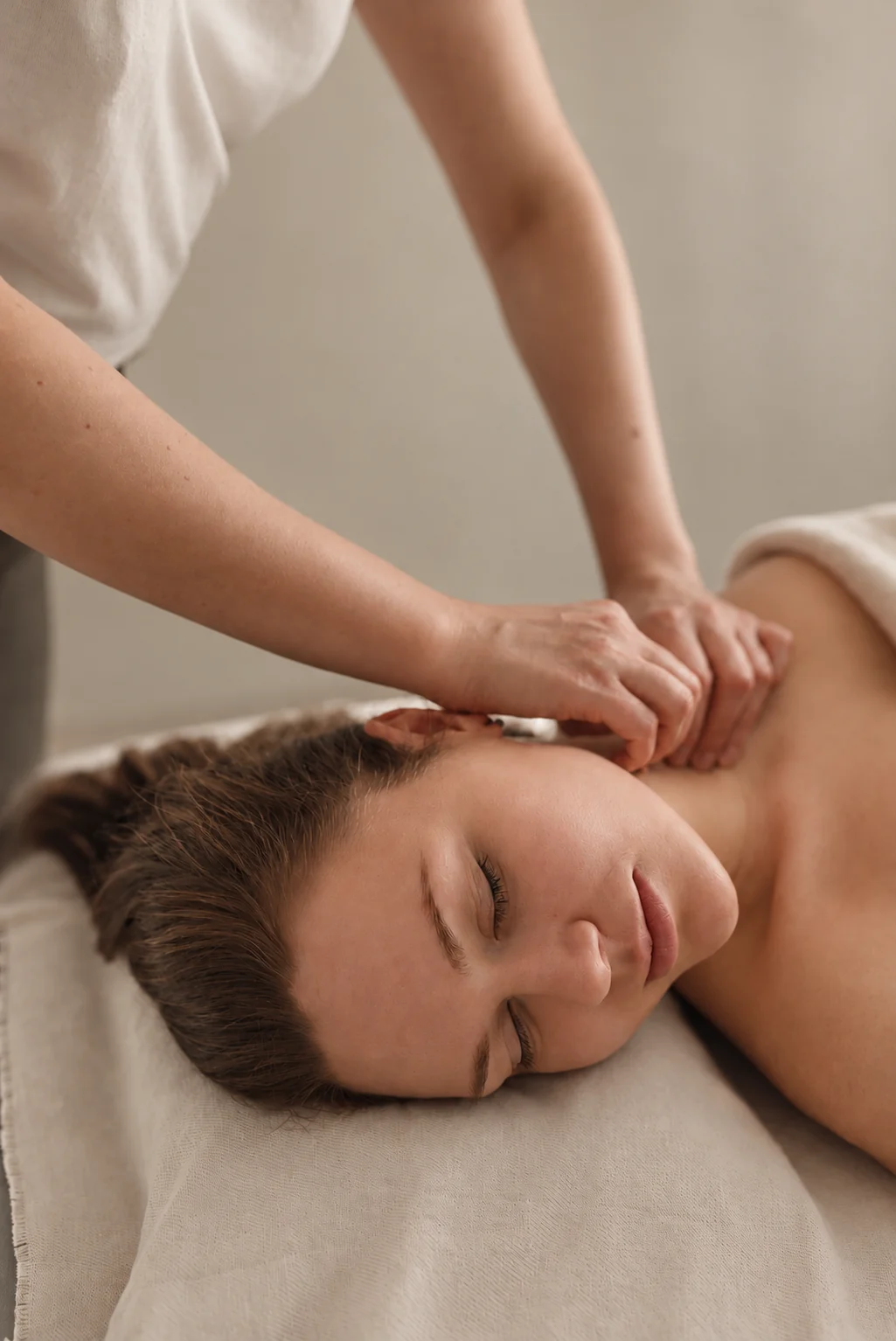 Massage manuel enveloppant, photo d’illustration par Arina Krasnikova